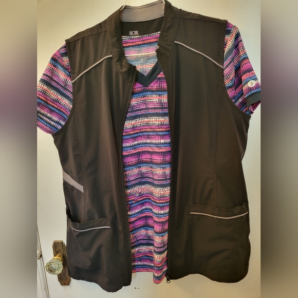 💥4 for $30💥 Scrubletics black scrub zippered vest size MED - Picture 3 of 7